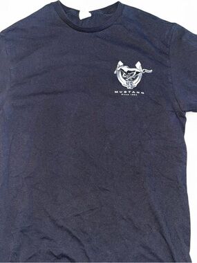 Men’s Black Mustang Graphic Tee - Logo Short Sleeve Shirt. Size M.